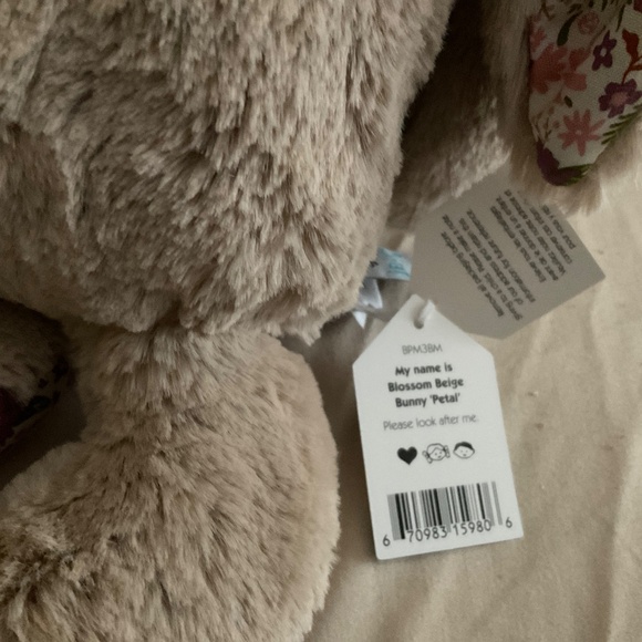 Jellycat Blossom Beige “Petal” NWT Medium Bunny - Picture 7 of 7
